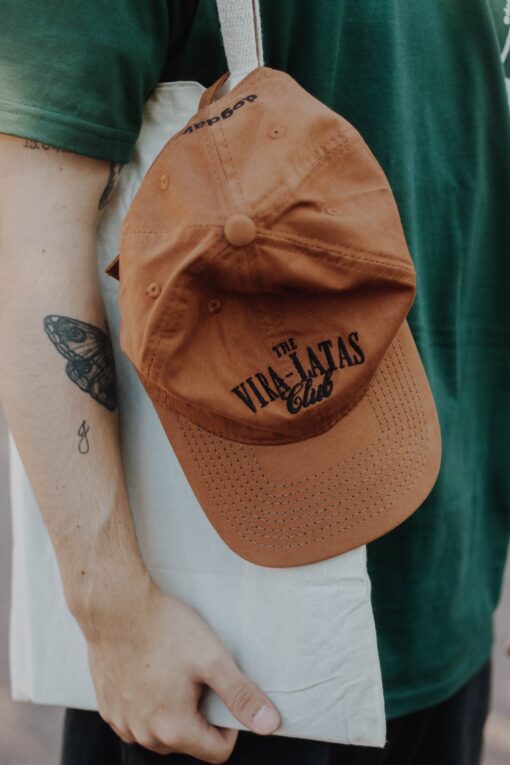 boné vira-latas club caramelo